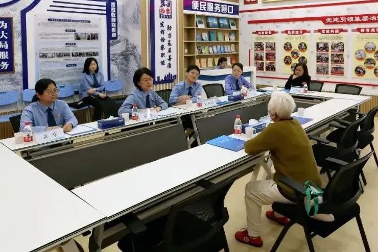 2023年12月7日，深圳市人民检察院、深圳市盐田区人民检察院有关负责人共同在“蓝色驿站”接待来访群众。.jpg